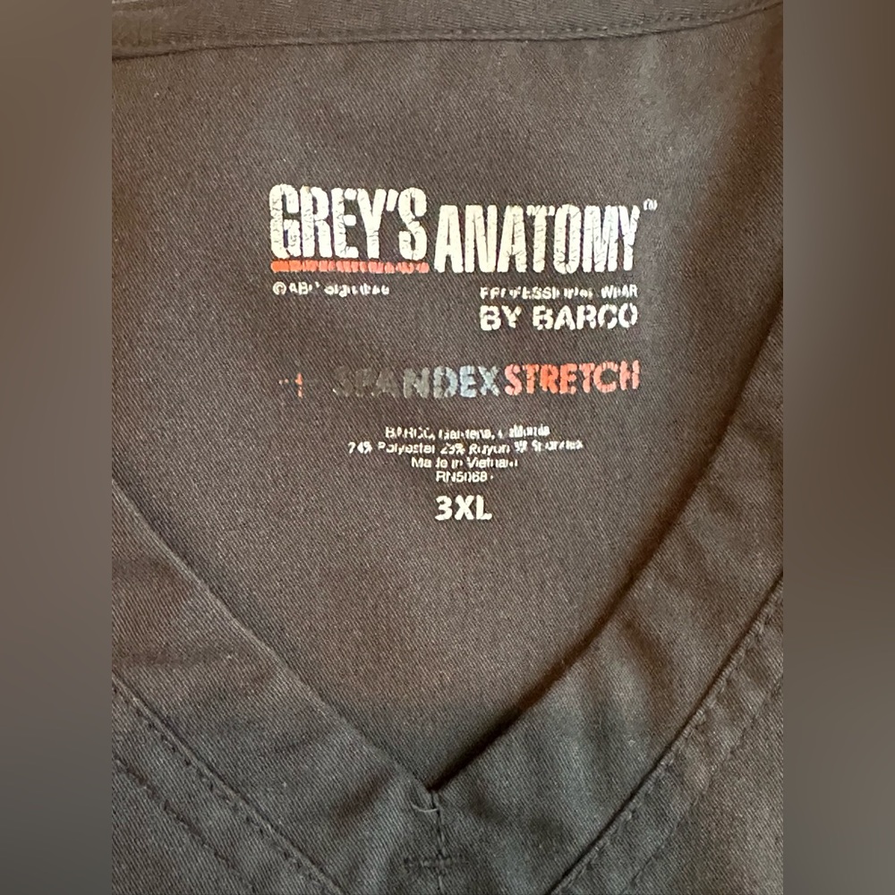 Grey's Anatomy Classic Black V-Neck Short Sleeve Top - Picture 6 of 9